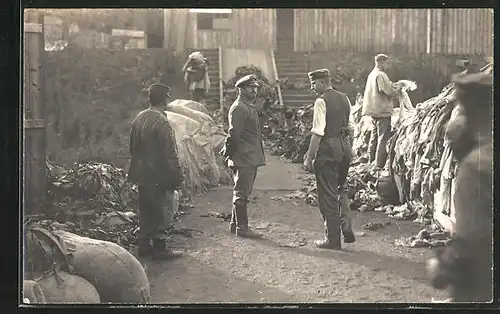 AK Camp de Mailly, französische Soldaten bei der Sortierung von Wäsche