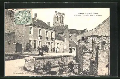 AK Noyers-sur-Serein, Place et Lavoir du Jeu de Paume