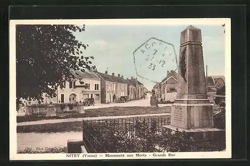 AK Nitry, Monument aux Morts - Grande Rue