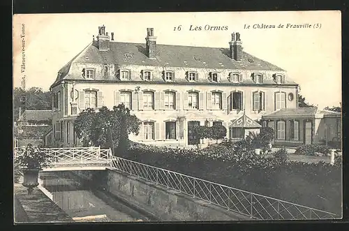 AK Les Ormes, Le Chateau de Frauvilie
