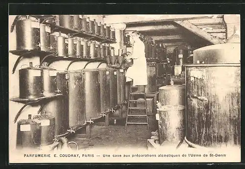 AK Paris, Parfumerie E. Coudray - Une cave aux prèparations alcooliques de l`Usine de St-Denis