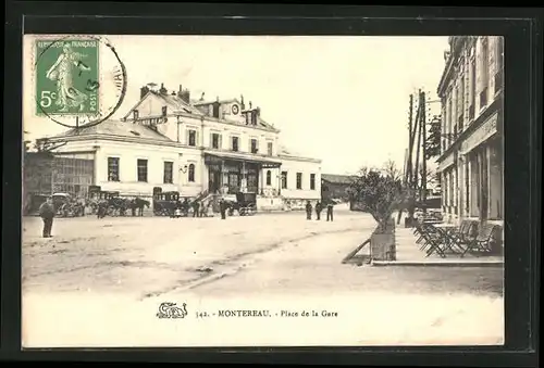 AK Montereau, Place de la Gare, Bahnhof
