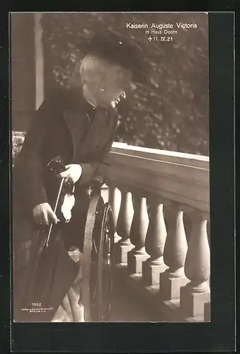 AK Kaiserin Auguste Victoria im Rollstuhl auf der Terrasse des Haus Doorn