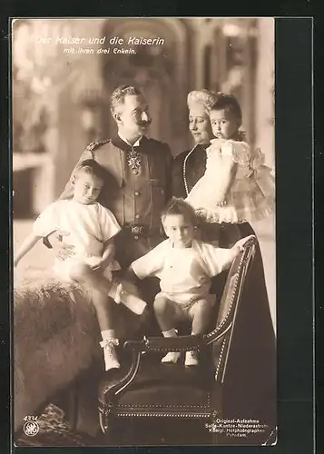 AK Familienportrait der Kaiserin mit ihren drei Enkeln