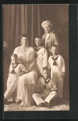 AK Familienportrait Kaiserin Auguste Victoria, Prinz Friedrich, Kronprinzessin Cecilie und Prinz Wilhelm