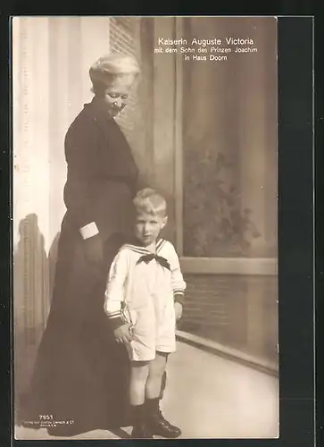 AK Kaiserin Auguste Victoria mit dem Sohn des Prinzen Joachim in Haus Doorn