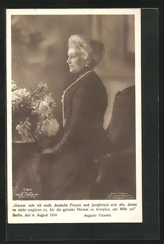AK Portrait der Kaiserin Auguste Victoria an einem Tisch sitzend