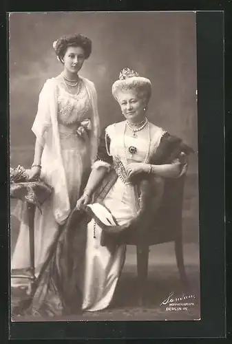 AK Kaiserin Auguste Victoria mit Prinzessin, Portrait