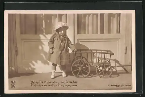 AK Prinzessin Alexandrine von Preussen als süsses kleines Mädchen mit Holzwagen, Tochter des deutschen Kronprinzenpaares