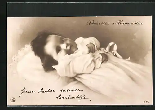 AK Prinzessin Alexandrine als niedliches Baby im weissen Kleidchen