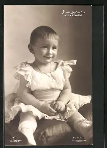 AK niedlich lächelnder Prinz Hubertus als Bube