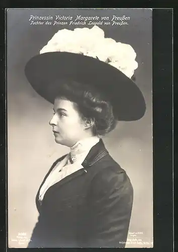 AK Prinzessin Victoria Margarete von Preussen mit elegantem Hut