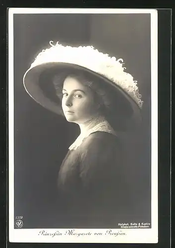 AK Bildschöne Prinzessin Victoria Margarete von Preussen mit elegantem Hut