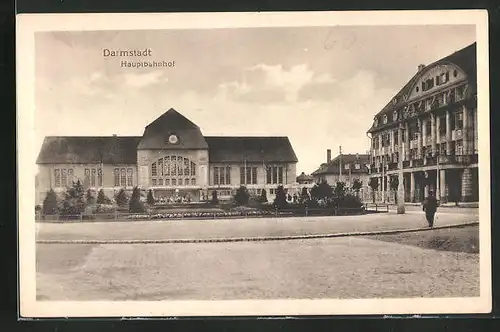 AK Darmstadt, Vorplatz mit Bahnhofsgebäude