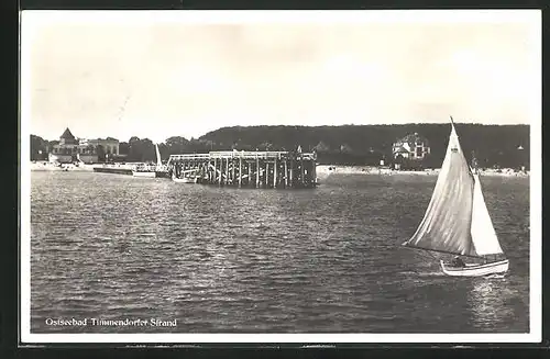 AK Ostseebad Timmendorferstrand, Blick von der Ostsee zum Strand mit Segelboot