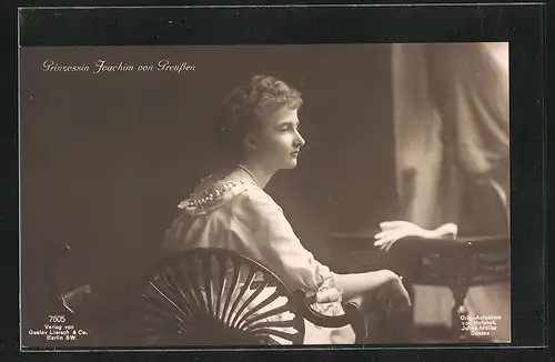 AK Prinzessin Joachim von Preussen auf einem Stuhl sitzend
