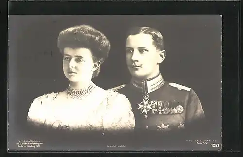 AK Prinz Eitel Friedrich von Preussen in Uniform mit seiner Gemahlin