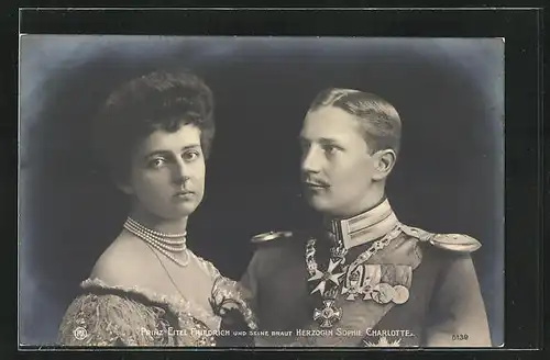 AK Prinz Eitel Friedrich von Preussen in Uniform mit seiner Gemahlin