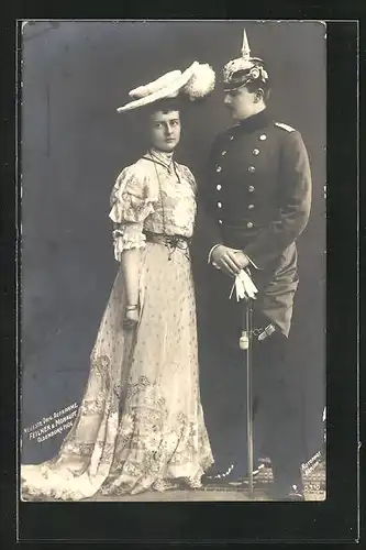 AK Prinz Eitel Friedrich von Preussen in Uniform mit Pickelhaube nebst Gemahlin