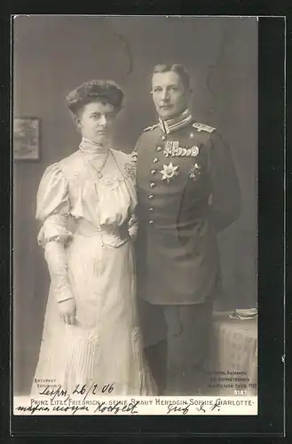 AK Prinz Eitel Friedrich von Preussen in Uniform mit seiner Braut Herzogin Sophie Charlotte von Oldenburg