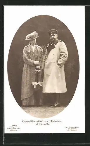 AK Generalfeldmarschall Paul von Hindenburg in Uniform mit Gemahlin