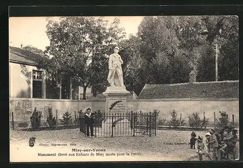 AK Misy-sur-Yonne, Monument èlevè aux Enfants de Misy morts pour la Patrie