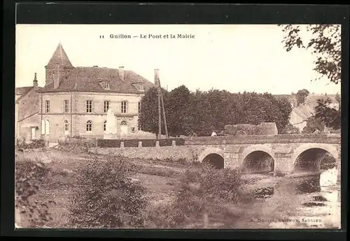 AK Guillon, Le Pont et la Mairie