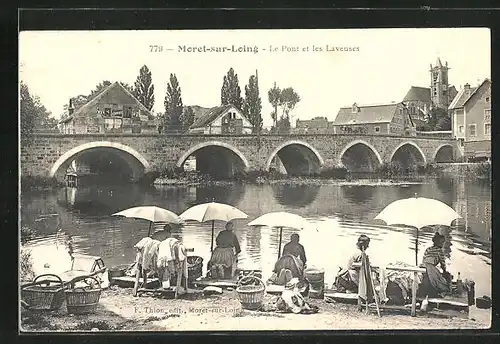 AK Moret-sur-Loing, Le Pont et les Laveuses, Waschfrauen