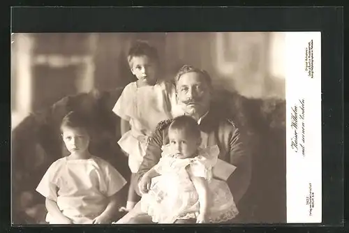 AK Familienportrait Kaiser Wilhelm II. mit seinen Enkeln