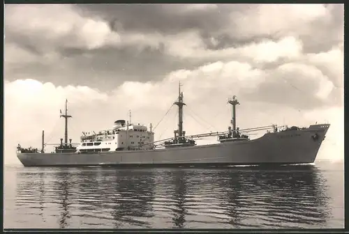 Fotografie Frachtschiff Justinian auf ruhiger See