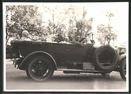 Fotografie Auto Cabrio, Fahrgemeinschaft im offenen Reisewagen