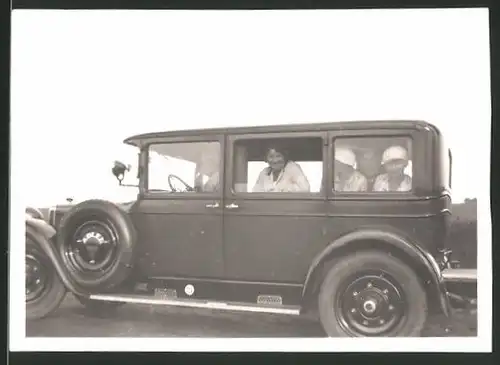 Fotografie Auto Adler, hübsche Frauen in Limousine 1929