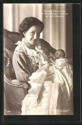 AK Herzogin Victoria Louise zu Braunschweig und Lüneburg mit dem Erbprinzen
