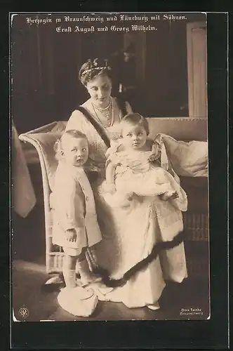 AK Victoria Louise Herzogin von Braunschweig mit ihren Söhnen