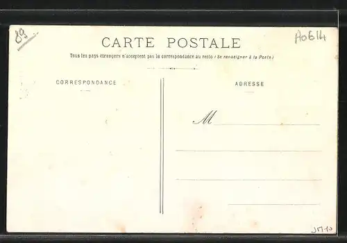 AK Dixmont, L'Église, Kirchenvorplatz