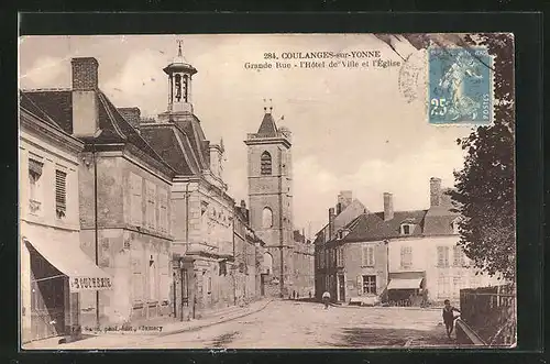 AK Coulanges-sur-Yonne, Grande Rue, l`Hôtel de Ville et l`Église