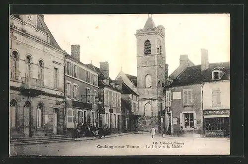 AK Coulanges-sur-Yonne, La Place et la Mairie