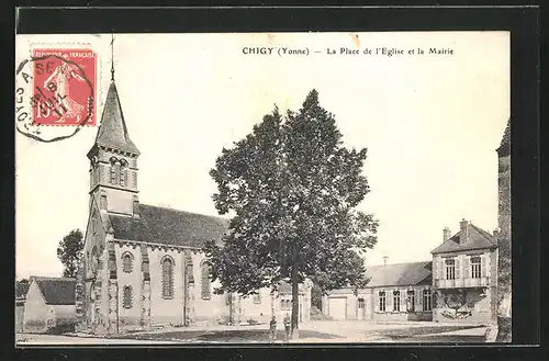 AK Chigy, La Place de l`Eglise et la Mairie