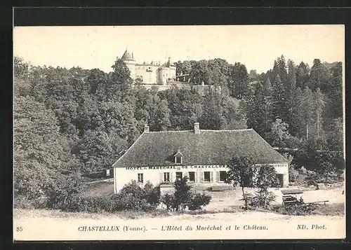 AK Chastellux, L`Hotel du Maréchal et le Chateau