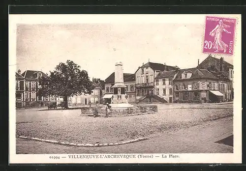 AK Villeneuve-L'Archeveque, La Place