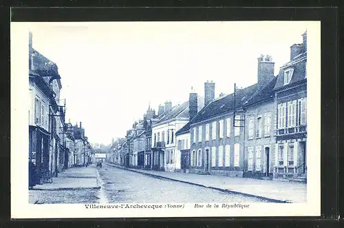 AK Villeneuve-L'Archeveque, Rue de la République