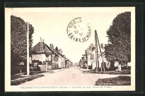 AK Villeneuve-L'Archeveque, L'entrée du pays, Route de Troyes