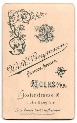 Fotografie Wilh. Bergmann, Moers a /Rh., Klosterstrasse 10, Portrait bürgerliche Dame mit Mädchen & Kleinkind