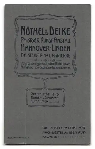 Fotografie Nöthel & Deike, Hannover-Linden, Deisterstrasse 1, Portrait junge Dame in hübscher Kleidung