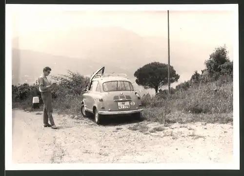 Fotografie Auto BMW 600, Fahrer nebst PKW mit Kennzeichen München