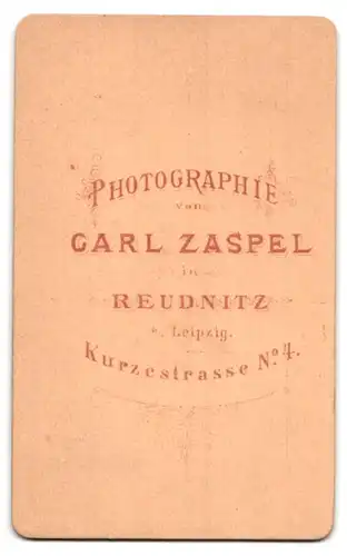 Fotografie Carl Zaspel, Reudnitz b. Leipzig, Kurze Strasse 4, Portrait Mann mit Schnauzbart im Jacket