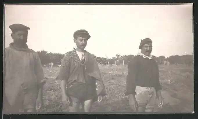 38 Fotografien unbekannter Fotograf, Ansicht Rom / Italien, Bärenführer, Ziegeuner, Trachten, Land & Leute, Stillleben u 12