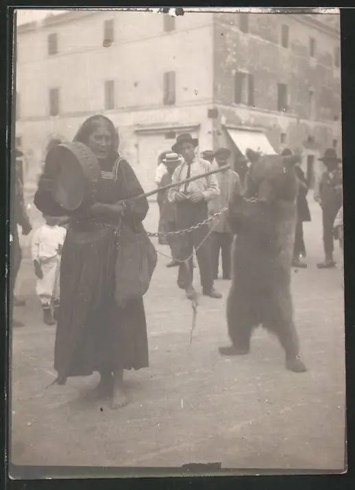 38 Fotografien unbekannter Fotograf, Ansicht Rom / Italien, Bärenführer, Ziegeuner, Trachten, Land & Leute, Stillleben u 7