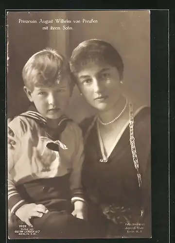 AK Prinessin August Wilhelm von Preussen mit ihrem Sohn