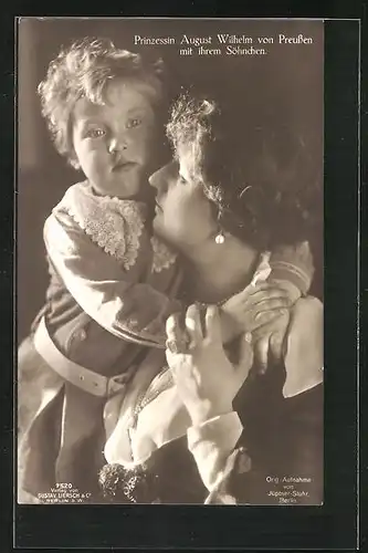 AK Prinzessin August Wilhelm von Preussen mit ihrem Söhnchen